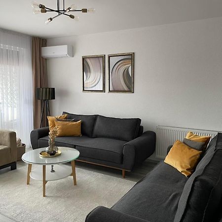 Apartment Prizreni-Free Private Parking Екстер'єр фото