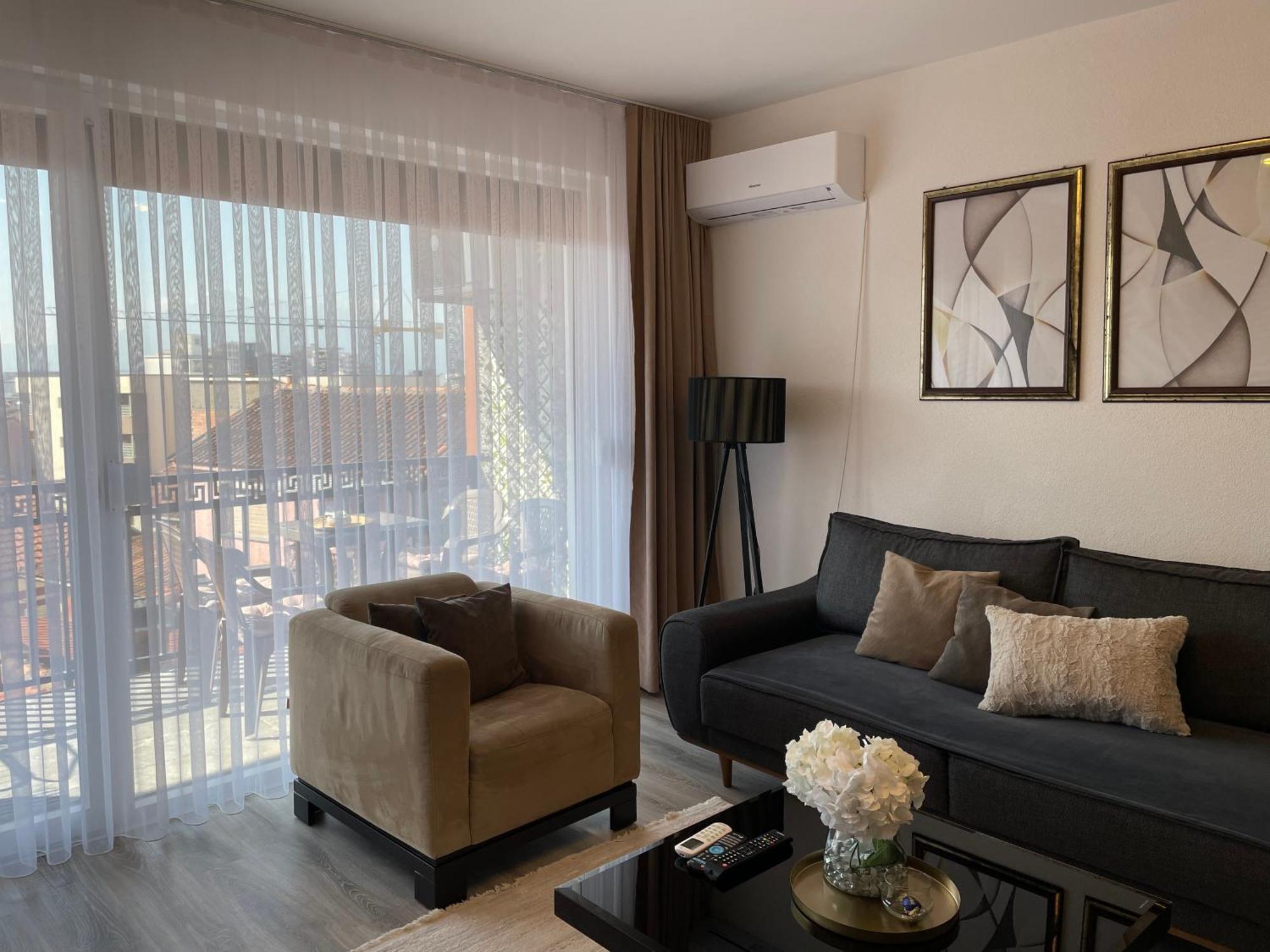 Apartment Prizreni-Free Private Parking Екстер'єр фото