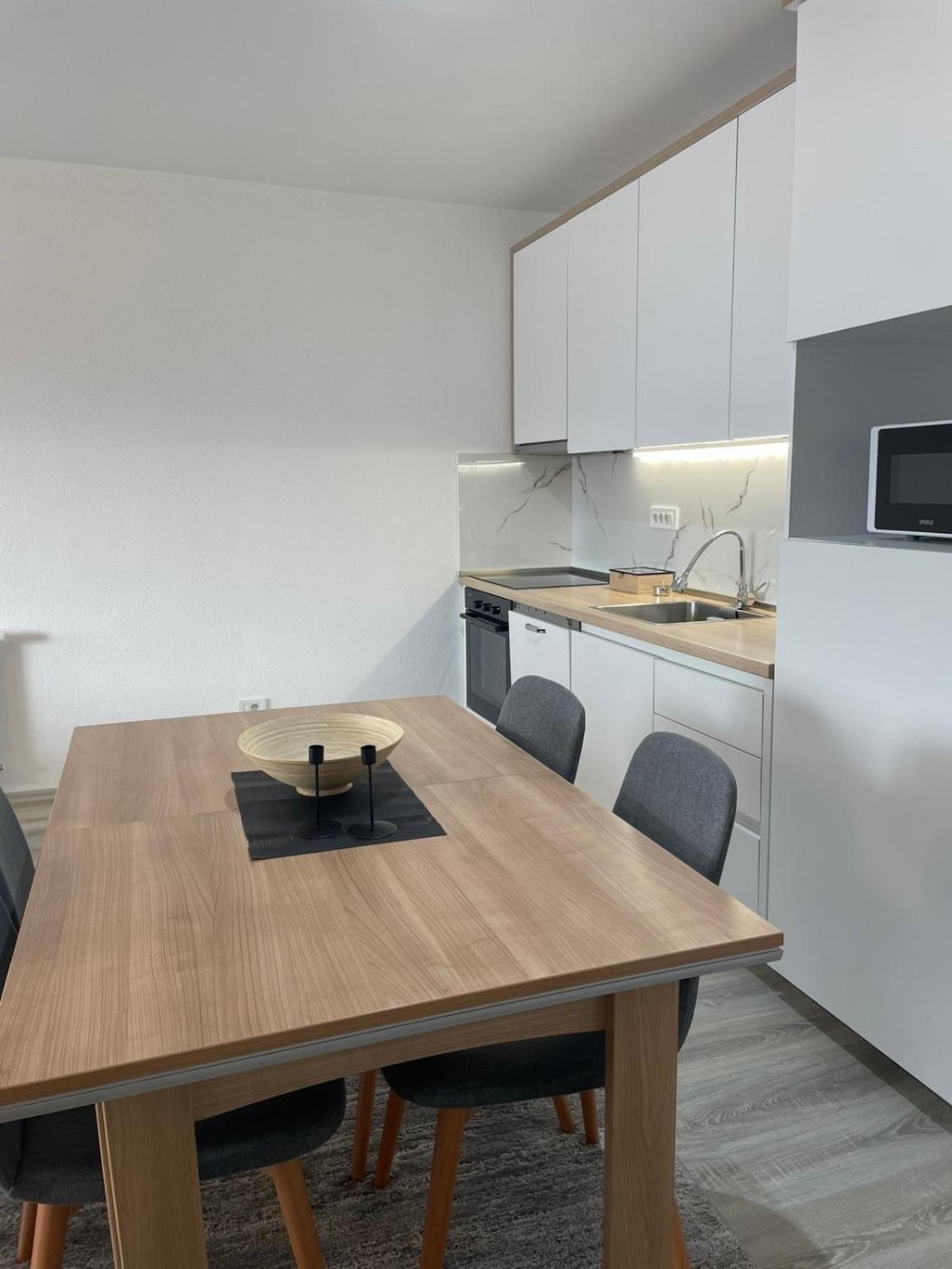 Apartment Prizreni-Free Private Parking Екстер'єр фото