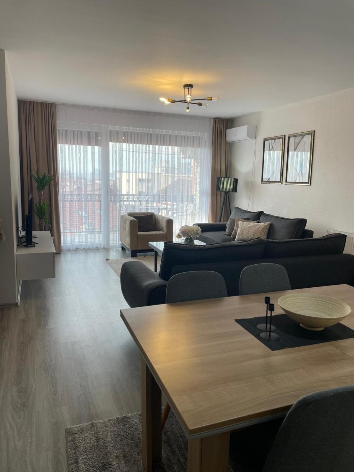 Apartment Prizreni-Free Private Parking Екстер'єр фото