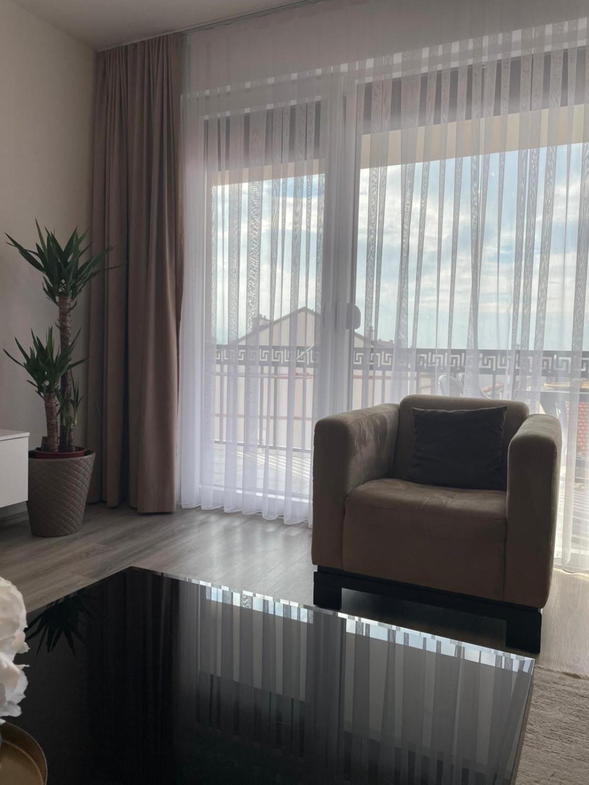 Apartment Prizreni-Free Private Parking Екстер'єр фото