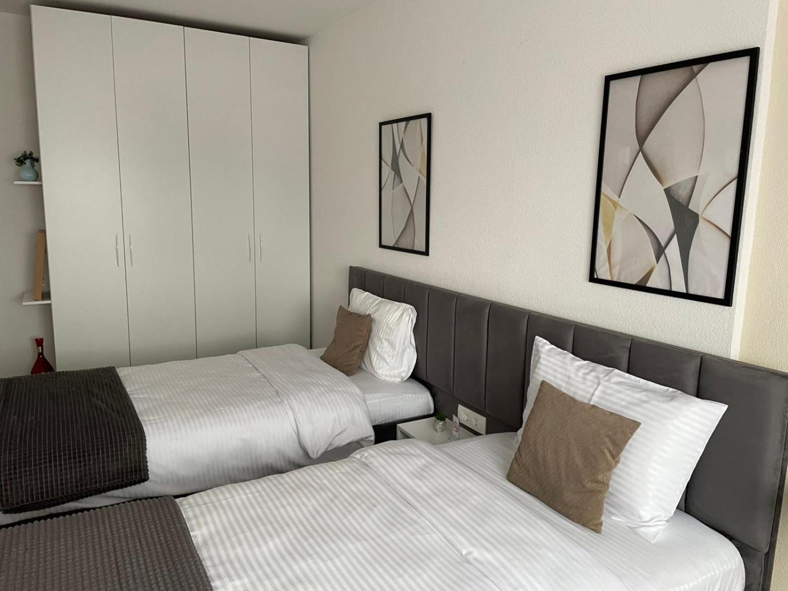 Apartment Prizreni-Free Private Parking Екстер'єр фото