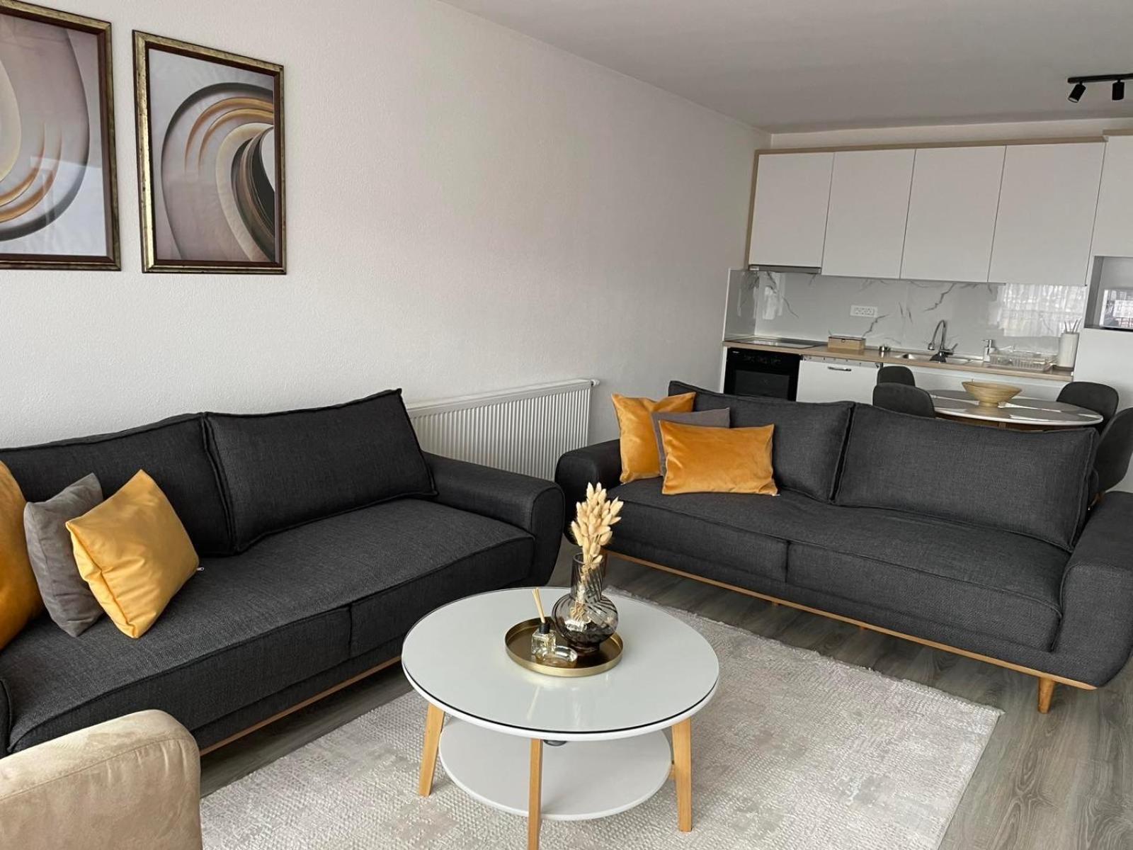 Apartment Prizreni-Free Private Parking Екстер'єр фото