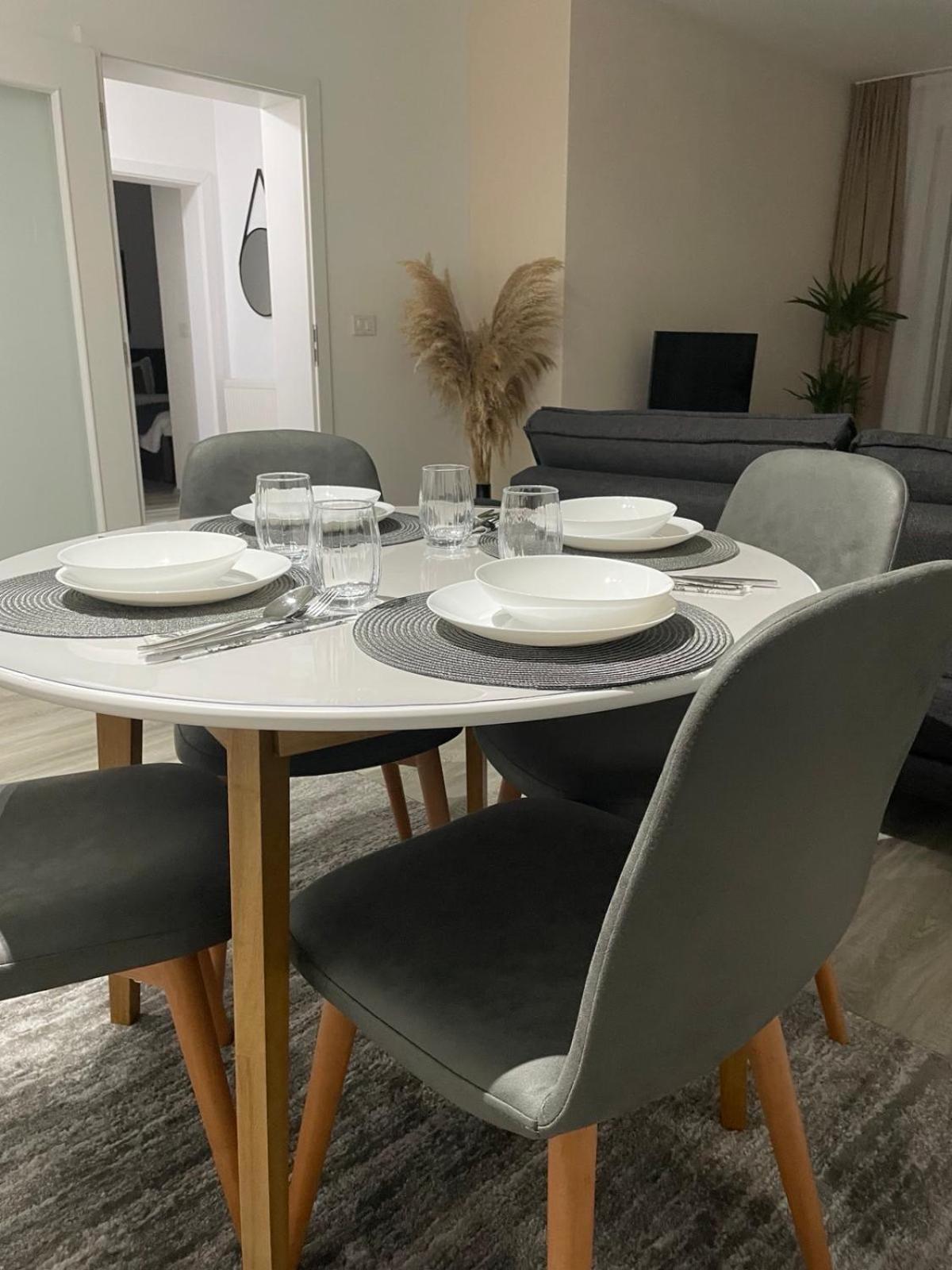 Apartment Prizreni-Free Private Parking Екстер'єр фото